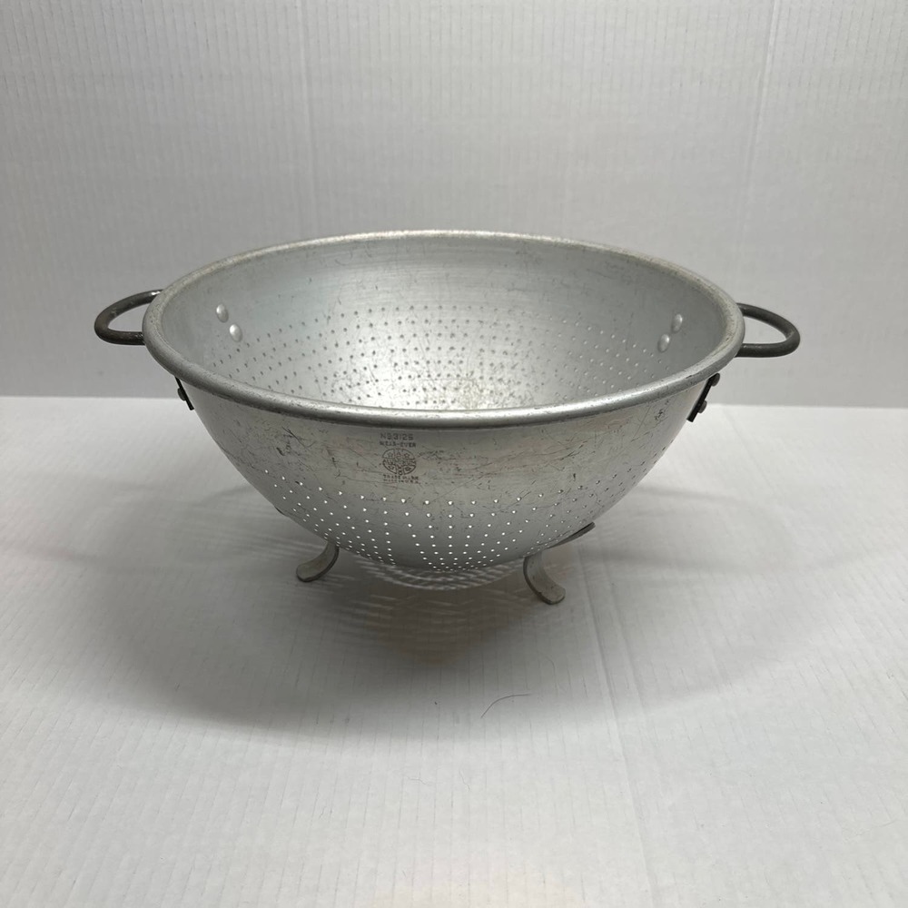 Vintage Wear-Ever Aluminum Colander Self-Standing #3125 Made in USA Handles